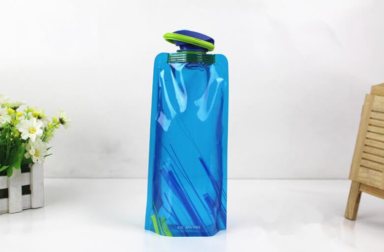 Foldable outdoor drinking bag