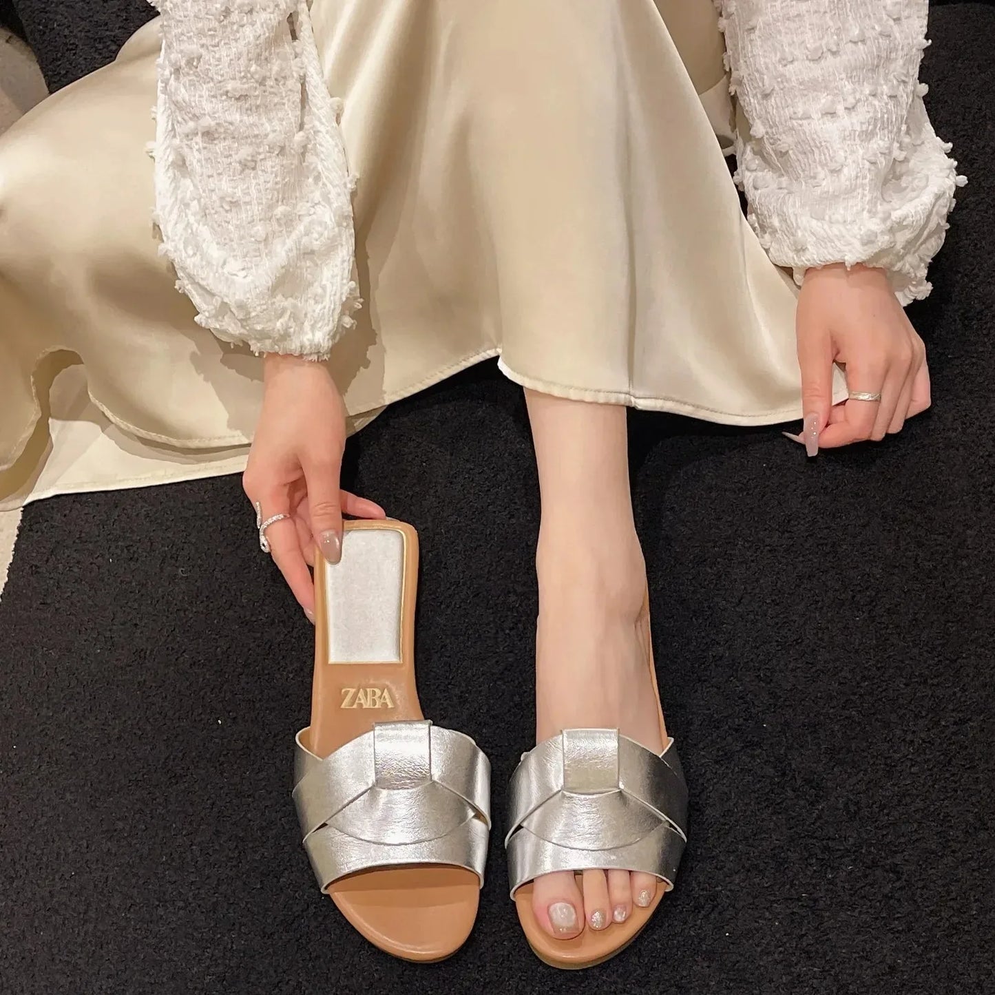 Designer New Sandals Low Heel Comfortable Slippers Sexy Peep Toe Shoes Luxurious Outdoor Beach Women's Breathability Shoes