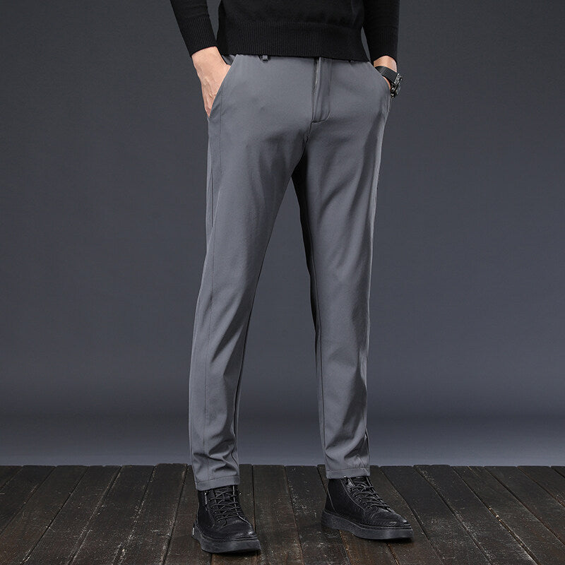 Men's loose-fitting trousers in solid colors, fashionable for men.