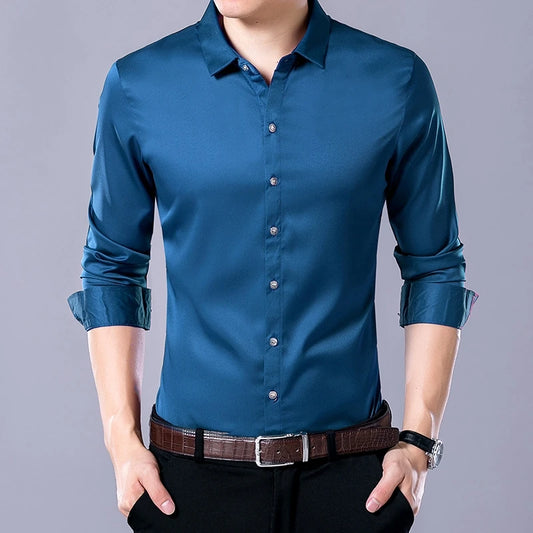 Men's casual long-sleeved shirt in solid color.