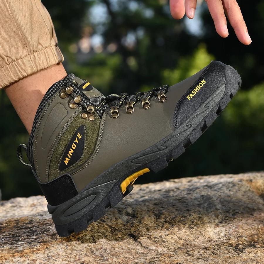 Mens Hiking Boots Non Slip Winter Lace Up Warm Comfortable Breathable High Top Boots Outdoor Leisure Sports Shoes for Men