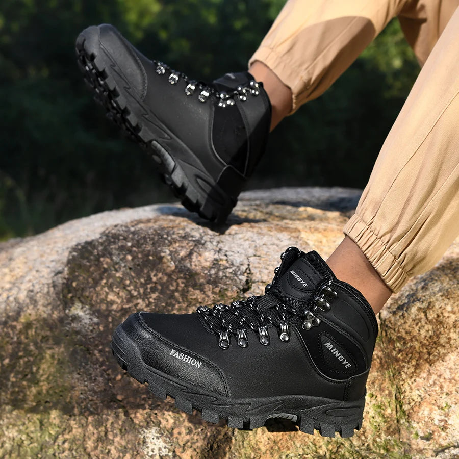 Mens Hiking Boots Non Slip Winter Lace Up Warm Comfortable Breathable High Top Boots Outdoor Leisure Sports Shoes for Men