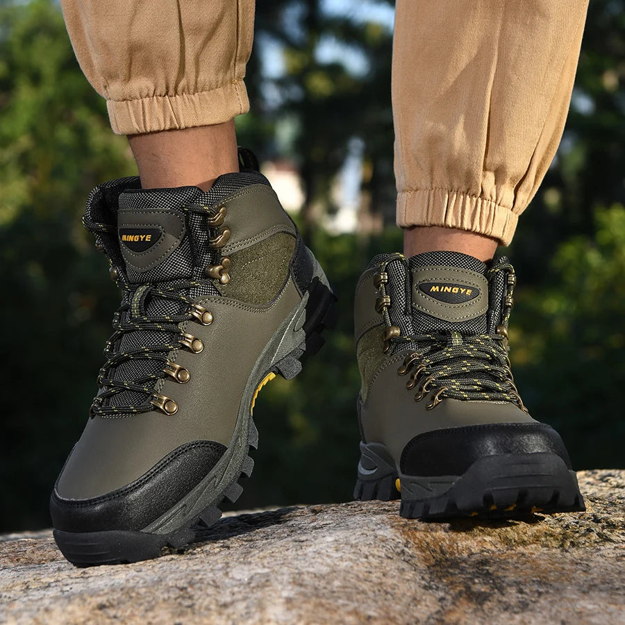Mens Hiking Boots Non Slip Winter Lace Up Warm Comfortable Breathable High Top Boots Outdoor Leisure Sports Shoes for Men