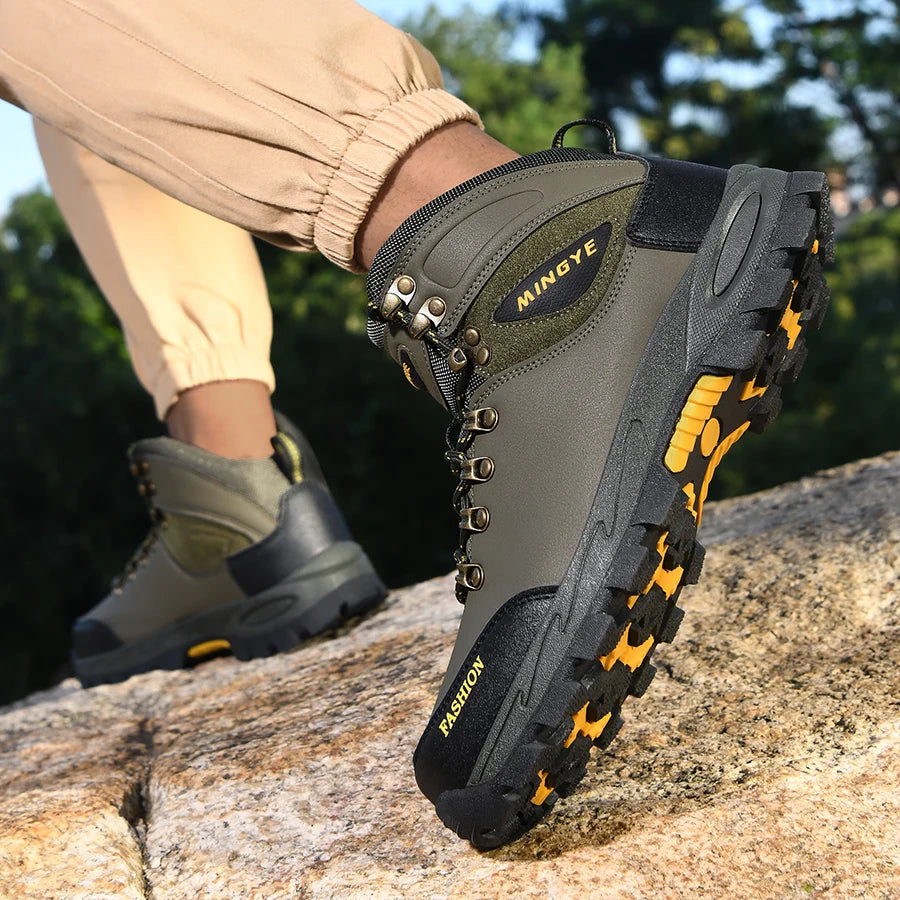 Mens Hiking Boots Non Slip Winter Lace Up Warm Comfortable Breathable High Top Boots Outdoor Leisure Sports Shoes for Men
