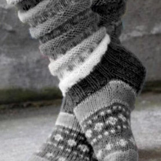 Women's warm-colored woolen knit socks